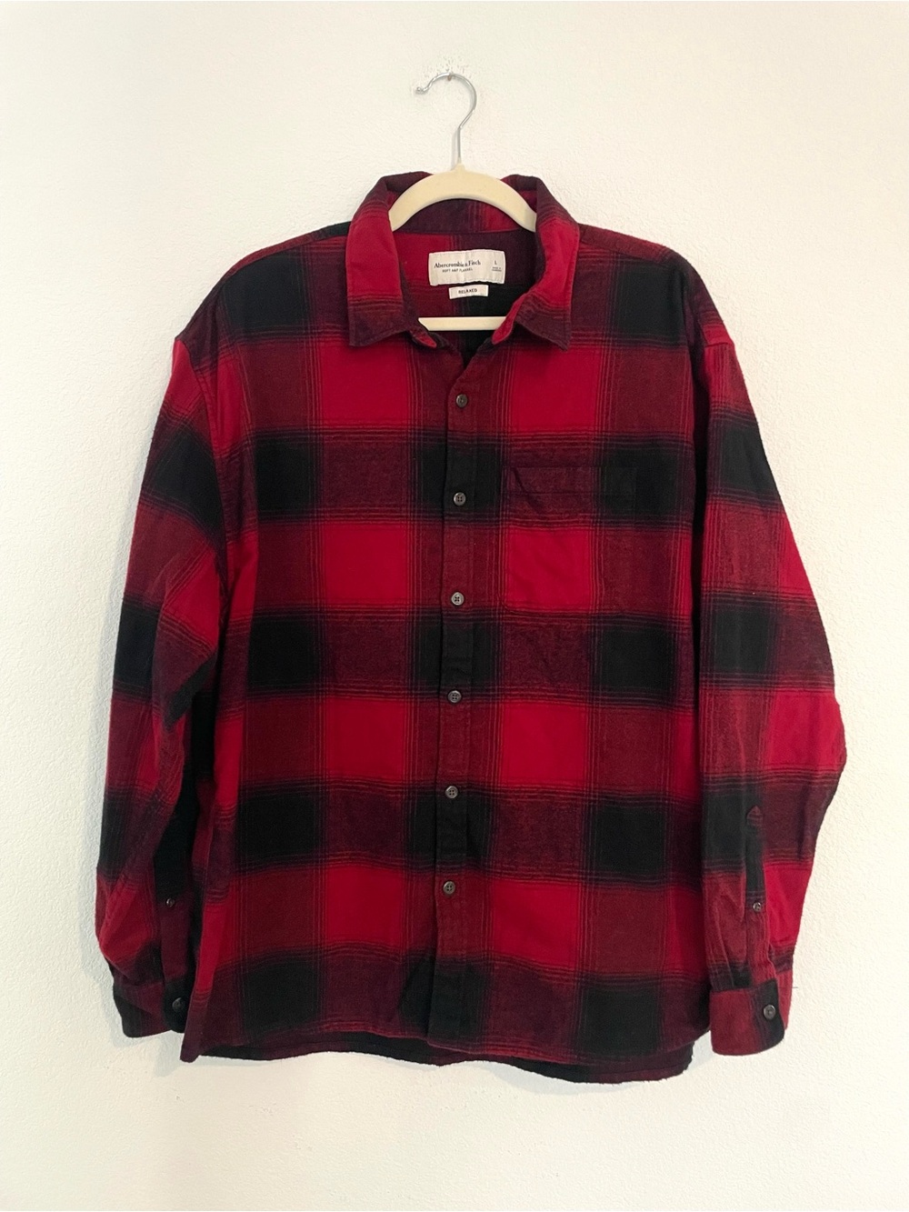Abercrombie & Fitch Soft Relaxed Fit Men's L Red and Black Plaid Flannel Shirt
